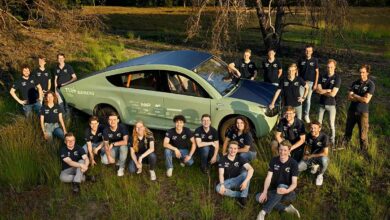 L'équipe de Solar team Eindhoven avec le Stella Terra.