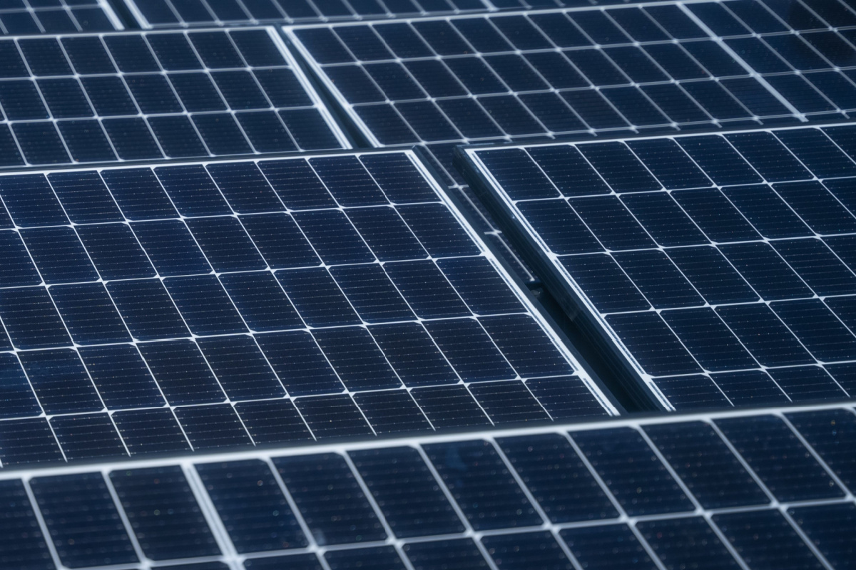 Huasun établit un nouveau record en matière de puissance et de rendement des modules photovoltaïques HJT.