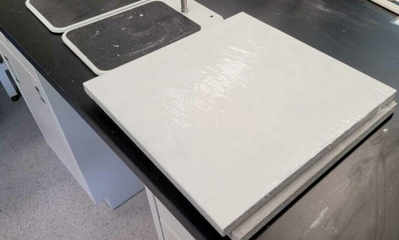 L'invention de cette peinture peut fournir un refroidissement supplémentaire aux bâtiments sans consommer d'énergie.