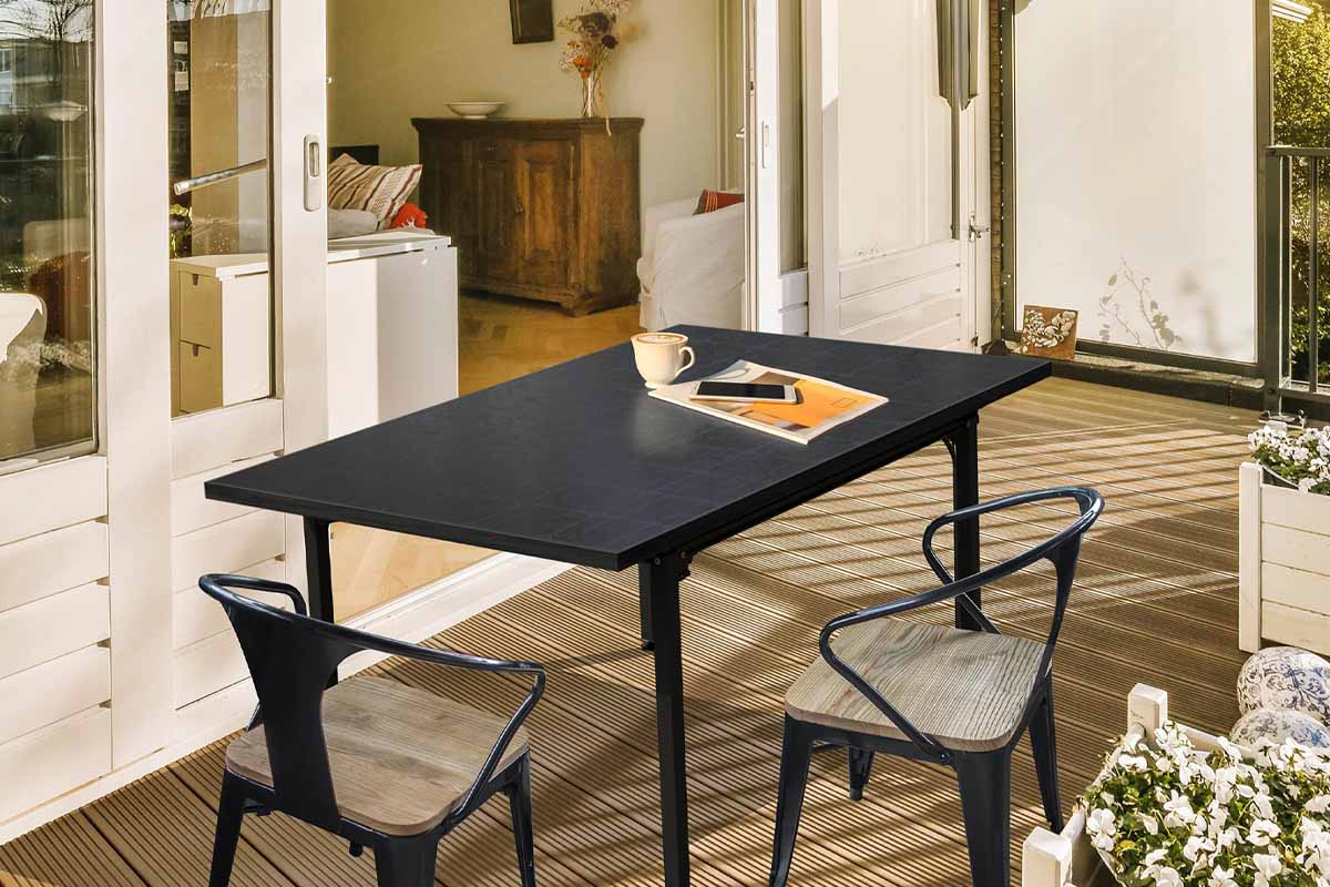 La table solaire produit 410 W d'électricité solaire en pointe, quand elle n'est pas utilisée.