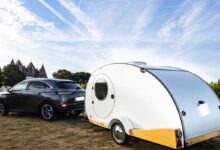 Une petite caravane pouvant être tractée par n'importe quel type de véhicule.