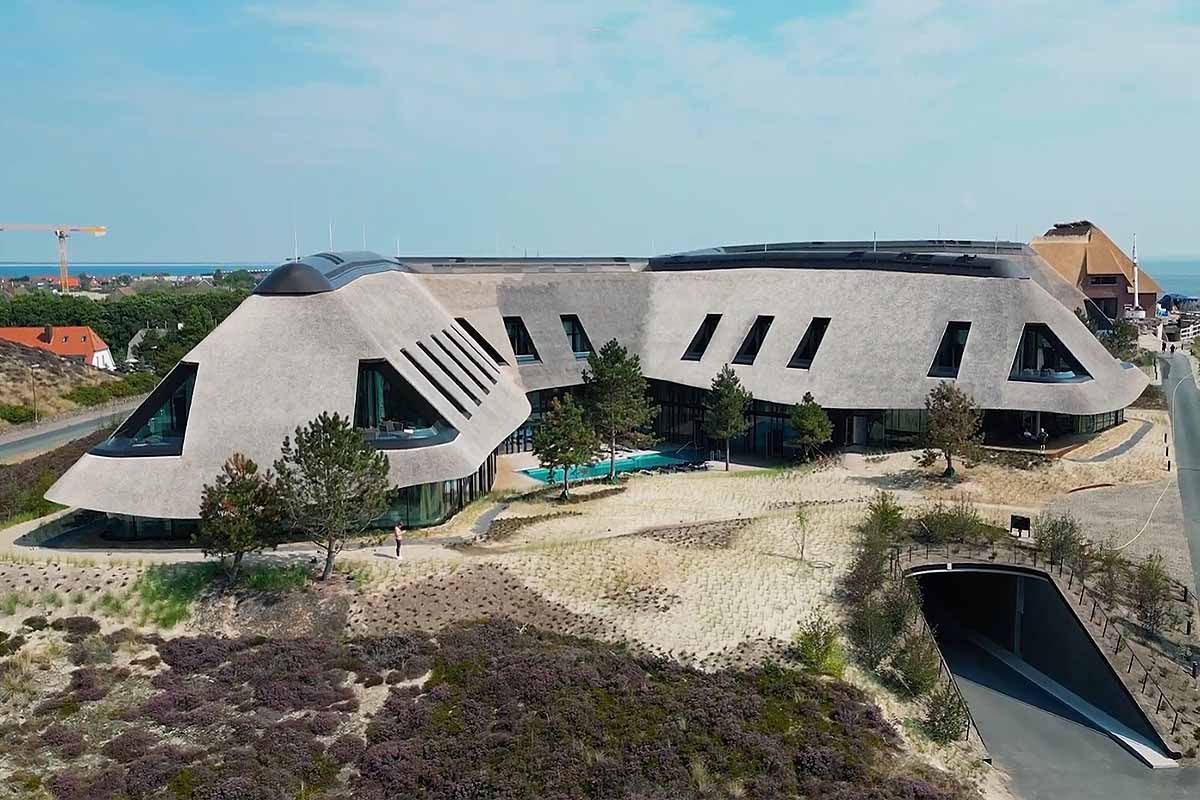 La plus grande toiture en chaume d'Europe est sur l'ile de Sylt.