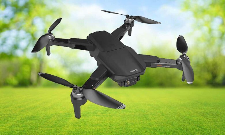 Le drone KYF en vol est en vente chez Brico Dépôt au prix de 145 € jusqu'au 7 décembre, stocks limités.