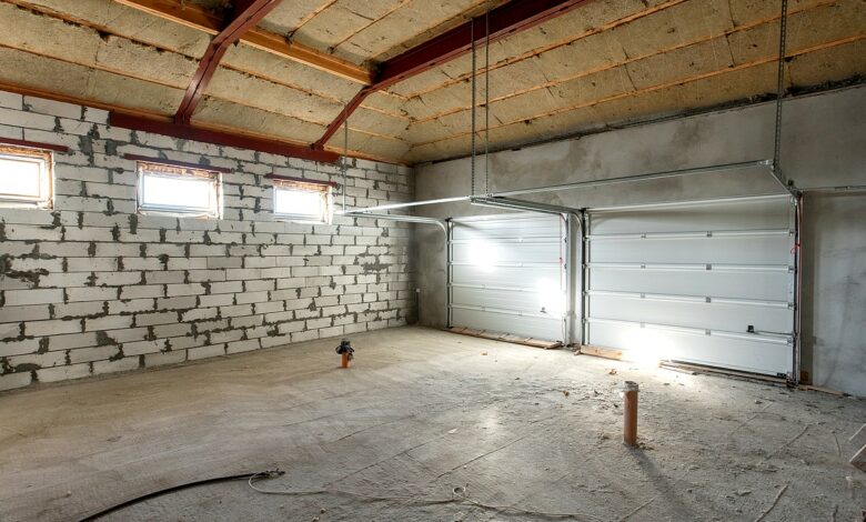 Installation d'une couverture isolante pour porte de garage 