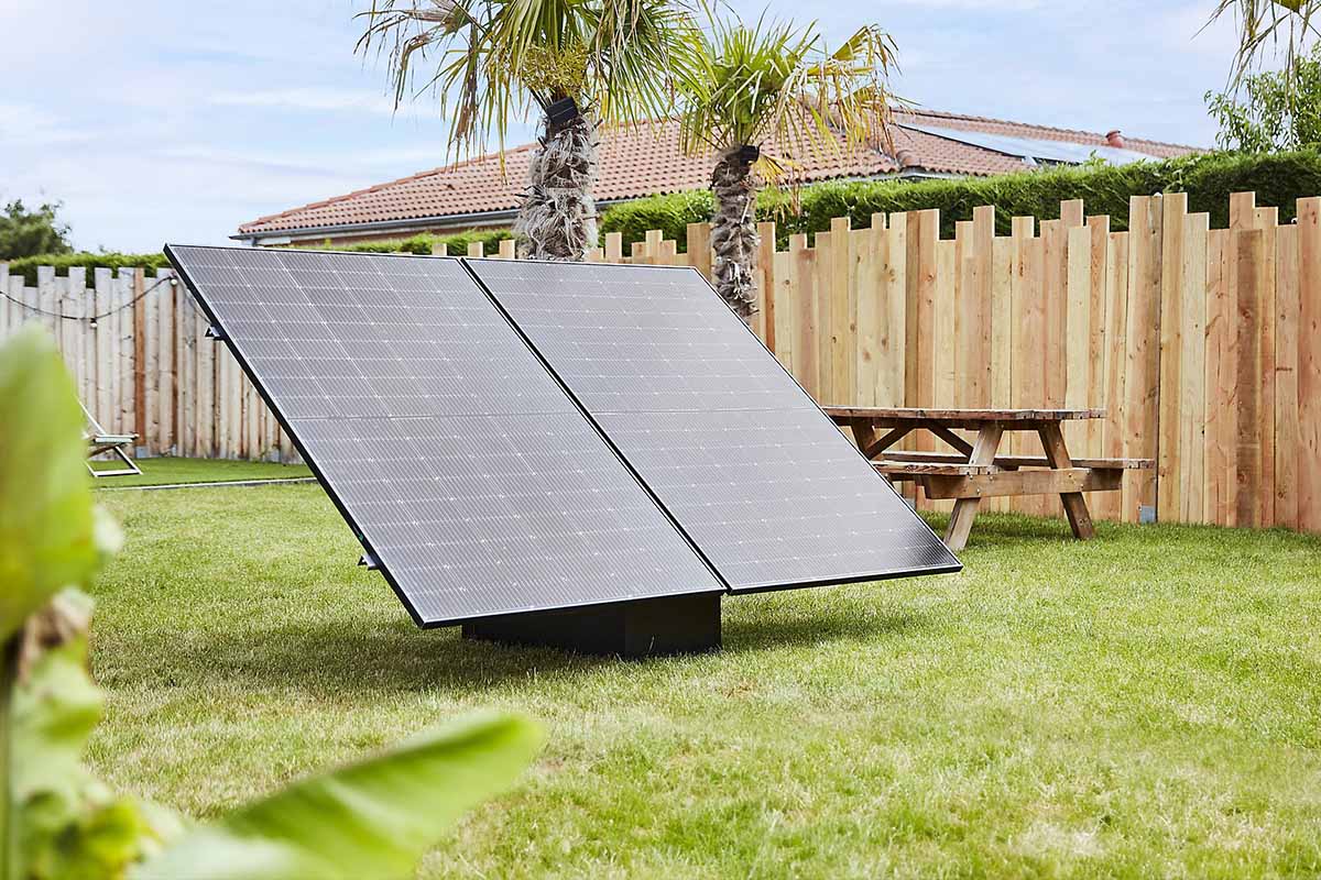 Un panneau solaire petit mais puissant qui peut vous faire réaliser des économies toute l'année.