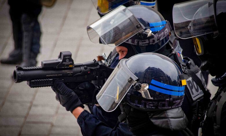Lors de manifestations ou d'émeutes, les forces de l'ordre utilisent des LBD.