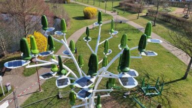 L'Aeroleaf Hybrid, nouveau modèle d'arbre à vent combiné avec des panneaux solaire.