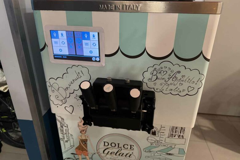 Une machine à glaces italiennes.