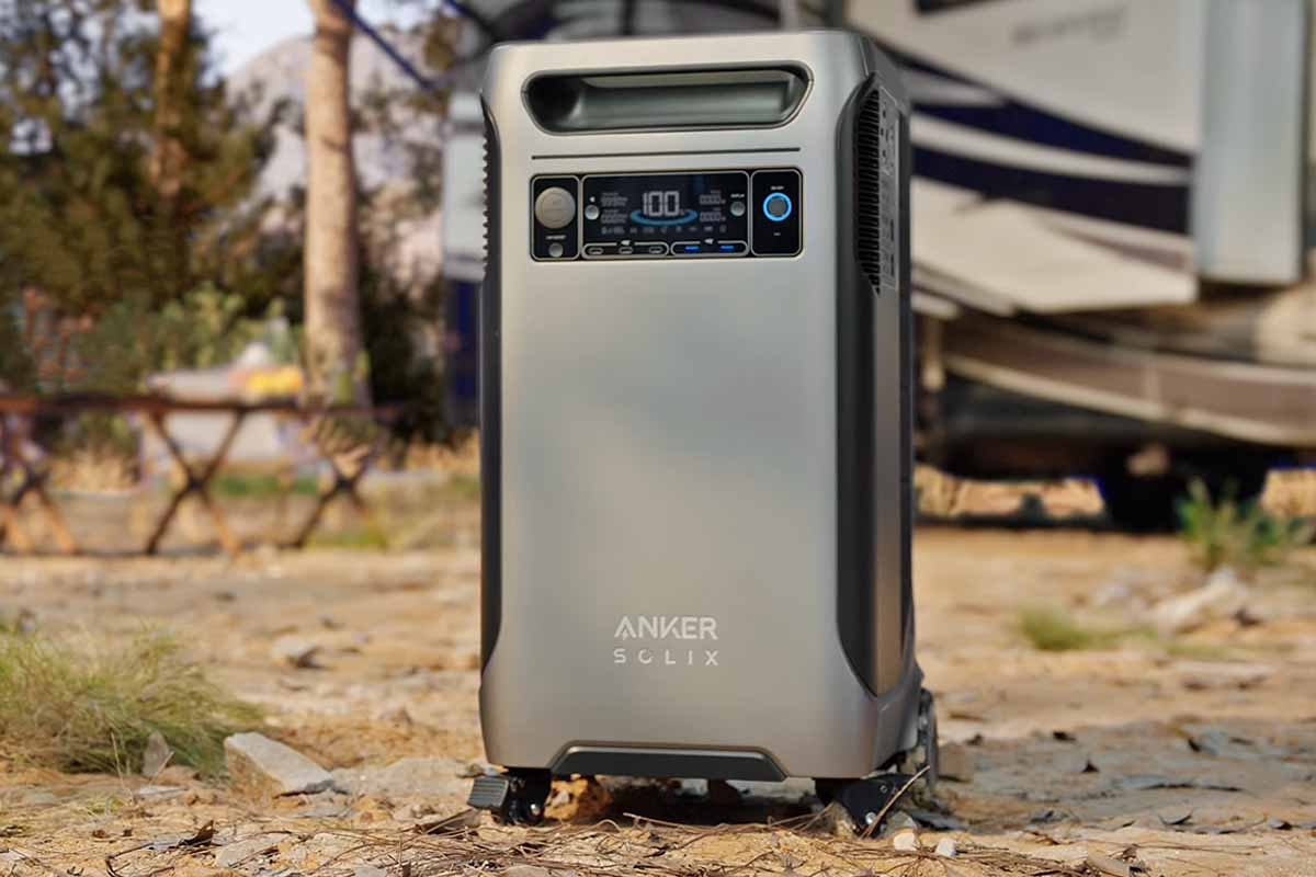 La batterie nomade Anker Solix F3800 peut être utilisée en intérieur comme en extérieur.