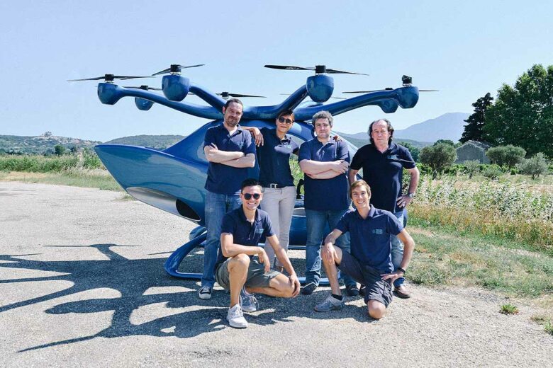 Electric Aircraft Concept (EAC), basée à Caromb dans le département du Vaucluse, se concentre sur la fabrication d'aéronefs et d'engins spatiaux. Depuis 2015, l'entreprise a mis au point « Whisper », un hélicoptère électrique hybride équipé de systèmes de contrôle automatisés.