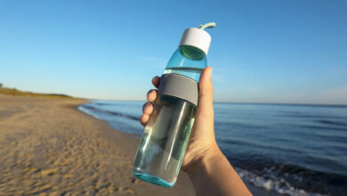 Quatre étudiantes américaines ont inventé une bouteille d'eau de dessalinisation.