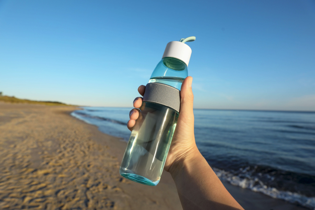 Quatre étudiantes américaines ont inventé une bouteille d'eau de dessalinisation.