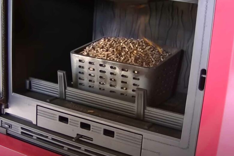 Un panier en fonte qui permet d'utiliser du granulé (pellet) dans les cheminées.