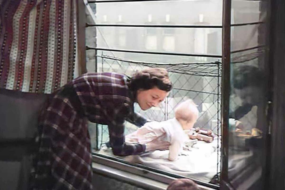 La cage à bébé, une étrange invention brevetée en 1922 pour permettre aux toutpetits de prendre