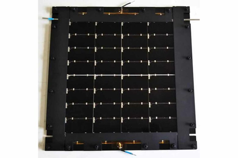 Le module de cellules solaires empilées en tandem/silicium atteint le rendement de conversion le plus élevé du monde.