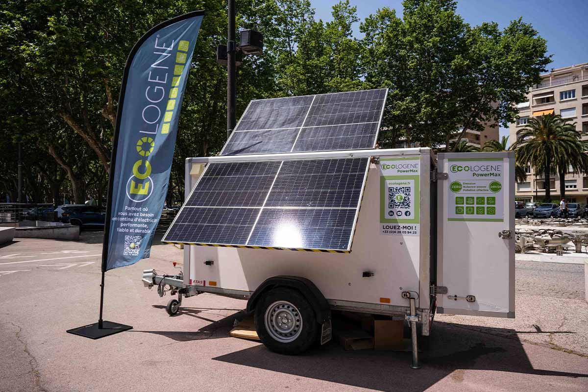 Un générateur autonome de production d’électricité solaire capable de fournir de 24 à 180 kVA (48 à 360 kW en puissance maximale).