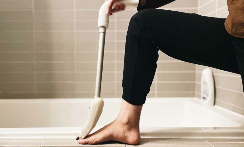 Le coupe-ongles Soulo vous permet de couper vos ongles de pieds sans vous pencher.