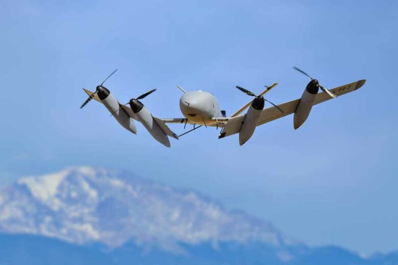 Le drone XP-4 ici en vol d'essai peut atterrir sur une cible en mouvement de manière autonome.