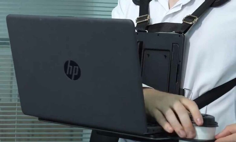 L'invention d'une table pour travailler debout ou en marchant.