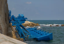 Centrale électrique marémotrice dans le port de Jaffa, Israël