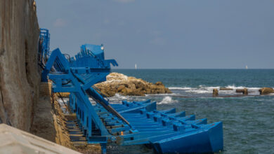 Centrale électrique marémotrice dans le port de Jaffa, Israël