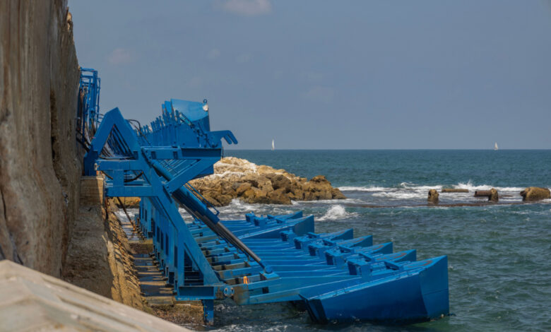 Centrale électrique marémotrice dans le port de Jaffa, Israël