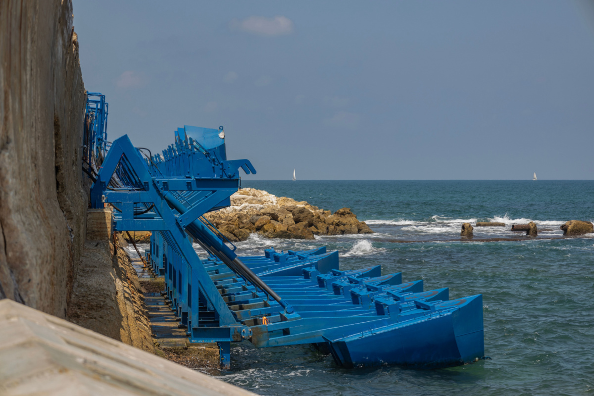 Centrale électrique marémotrice dans le port de Jaffa, Israël