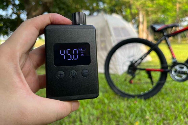 Un dispositif pour gonfler sans effort vos pneus de vélo en quelques secondes.