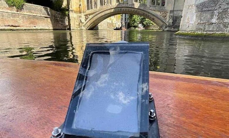 L’invention d’un dispositif hybride et flottant qui produit de l’hydrogène et de l’eau potable à partir de la lumière du soleil.