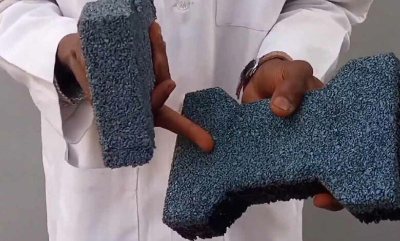 Des pavés de dallage fabriqués avec des pneus usagés recyclés.