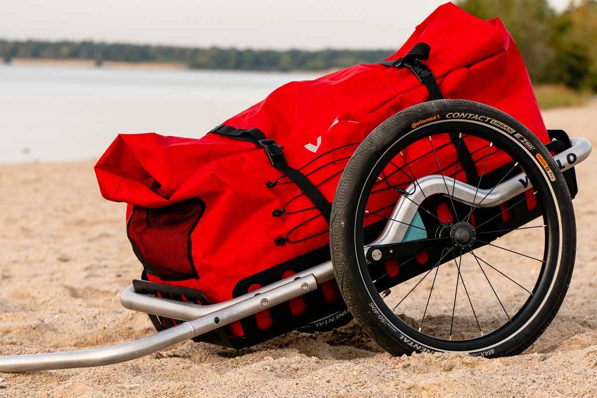 Caméléon, une ingénieuse remorque de vélo pliable qui s'emporte