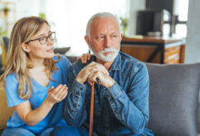 La maladie de Parkinson affecte environ 272 500 personnes en France.