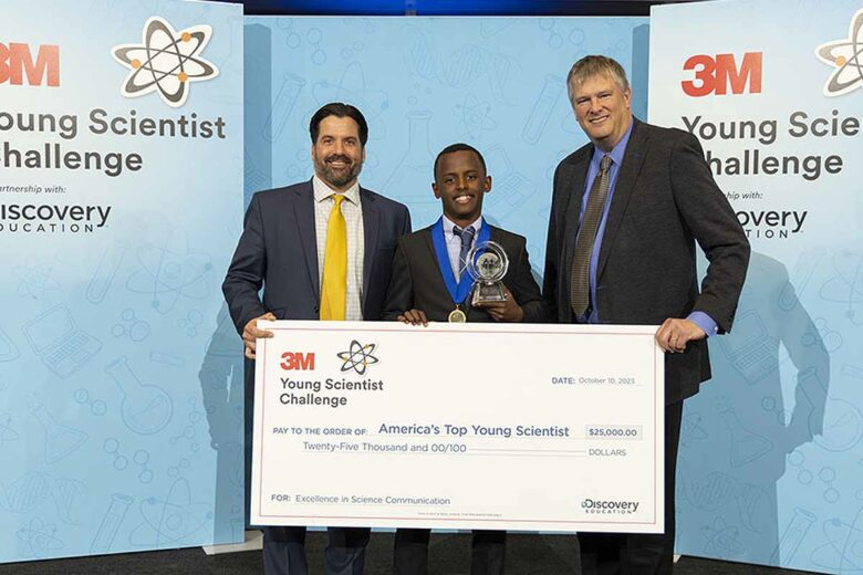 Un jeune homme de 14 ans nommé meilleur jeune scientifique des États-Unis pour la mise au point d'un traitement contre le cancer de la peau