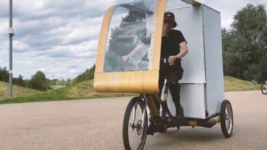 Un tricycle électrique en bambou conçu pour transporter jusqu'à 250 kg de marchandises.