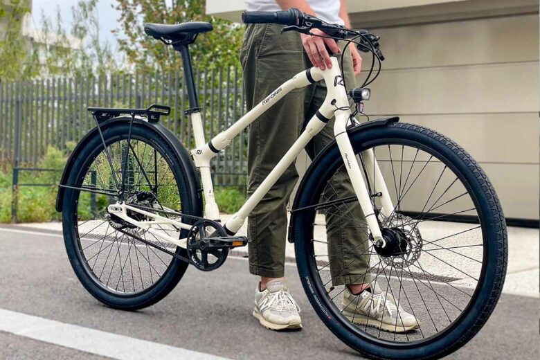 Le modèle urban de chez REF Bike dans un coloris crème.