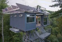 Située en plein cœur de la forêt de Cohutta Wilderness en Georgie à 18 m de hauteur, cette maison conteneur est à louer sur Airbnb.