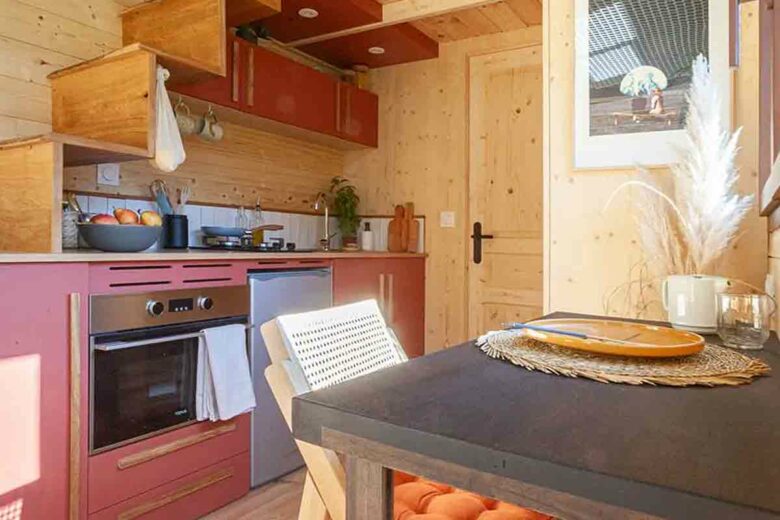 Du coté cuisine, la tiny house Cosmos n'a rien à envier par rapport à une habitation standard.