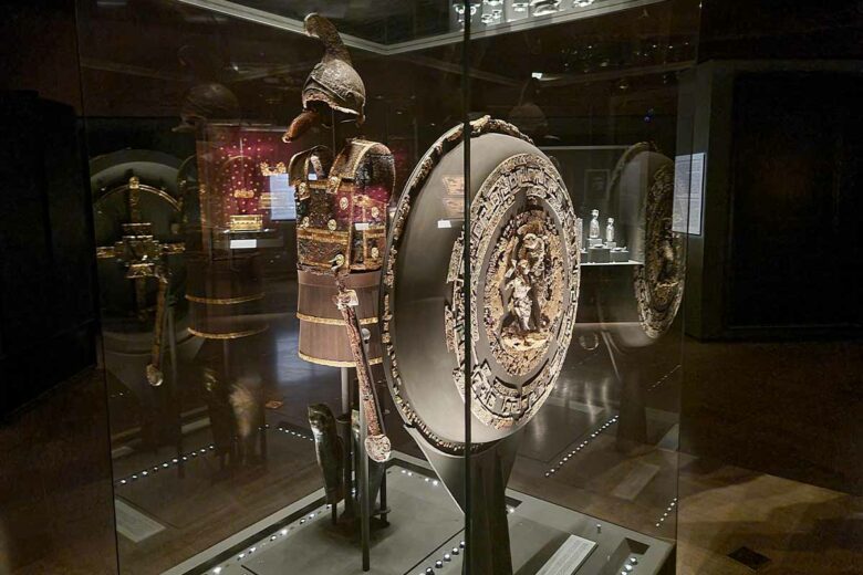 L'armure de Philippe II de Macédoine (382 à 336 av. J.-C) au musée des Tombes royales d'Aigai à une heure de Thessalonique.