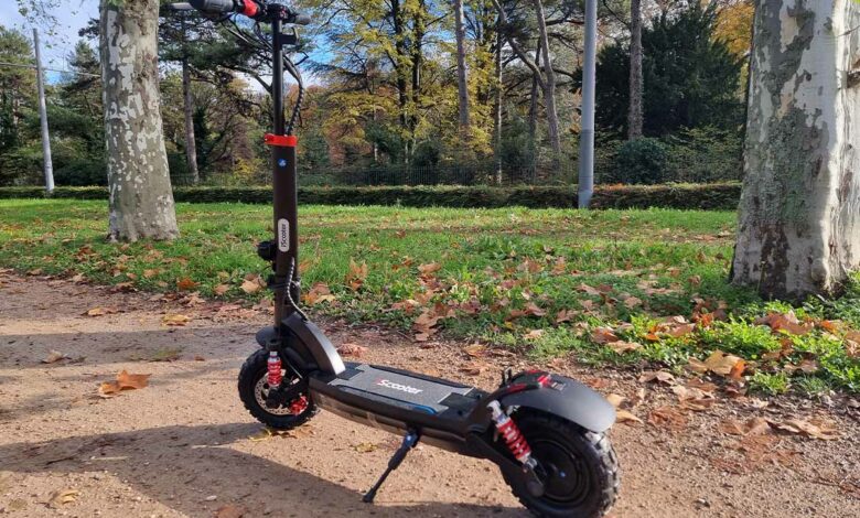 La trottinette électrique tout-terrain iScooter iX6 (1 000 W).