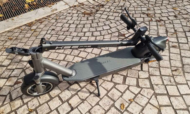 La trottinette électrique KS6 Pro pliée.