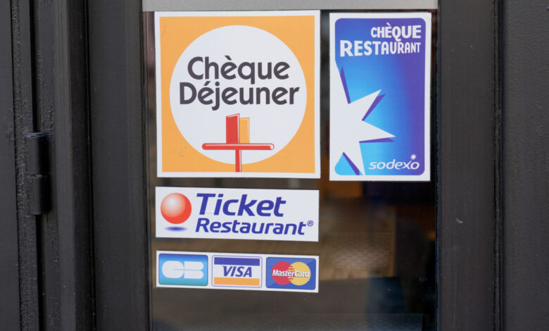 Le Ticket-Restaurant sous les projecteurs : un revirement rapide du gouvernement sur l'interdiction des achats alimentaires !