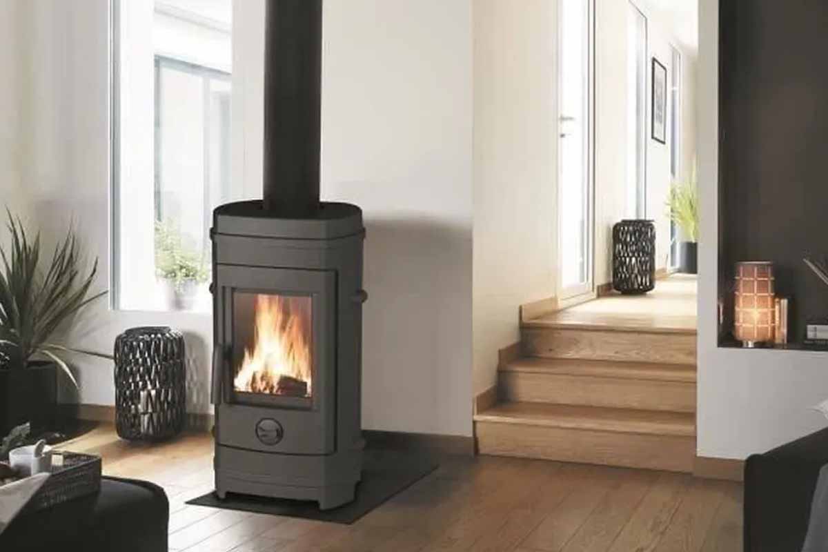 Poêle à bois INVICTA Remilly - Puissance optimale: 7 kW - Max: 10,5 kW - Bûches 34 cm max - Fonte - Fabriqué en France