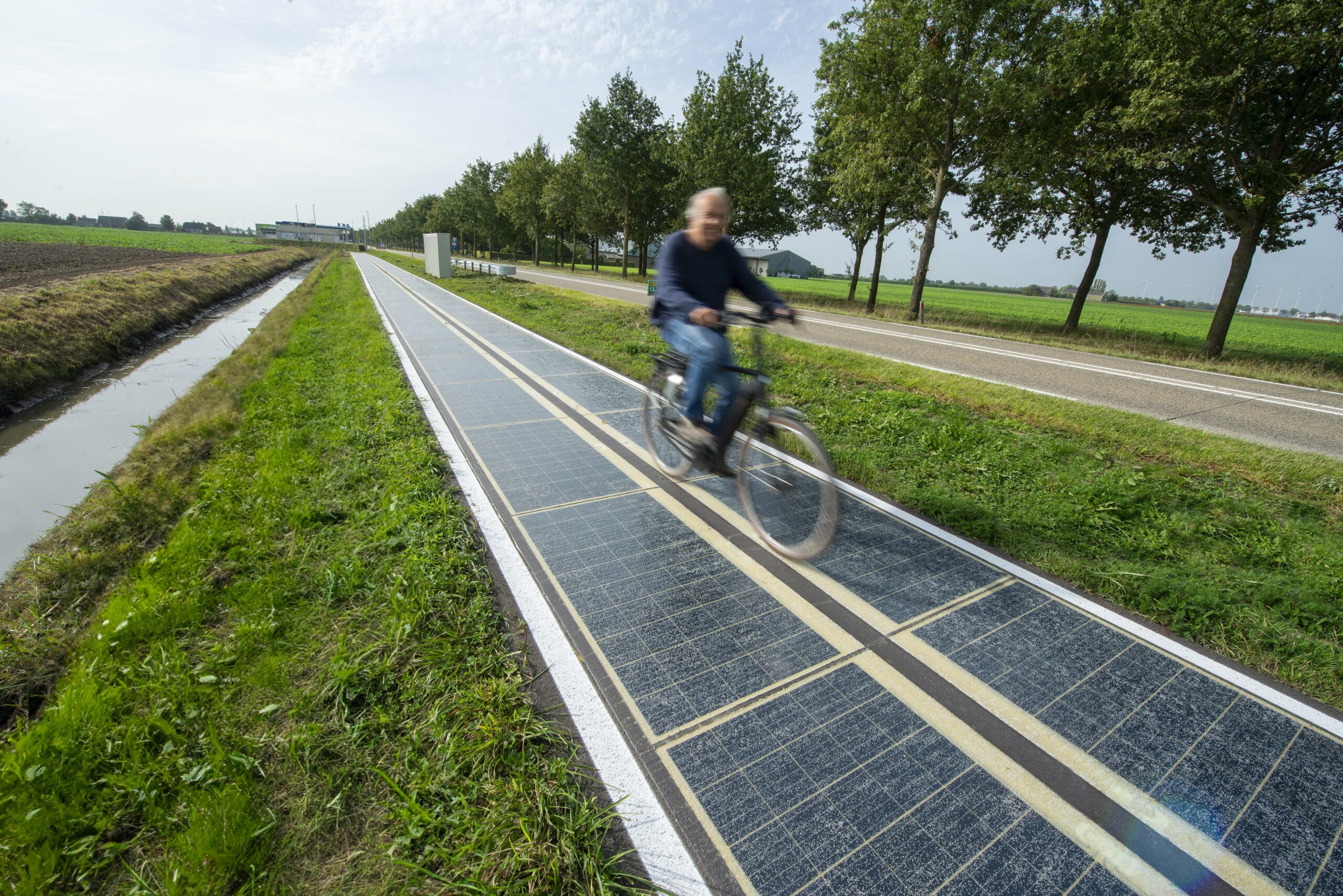 Une piste cyclable solaire aux Pays-Bas.