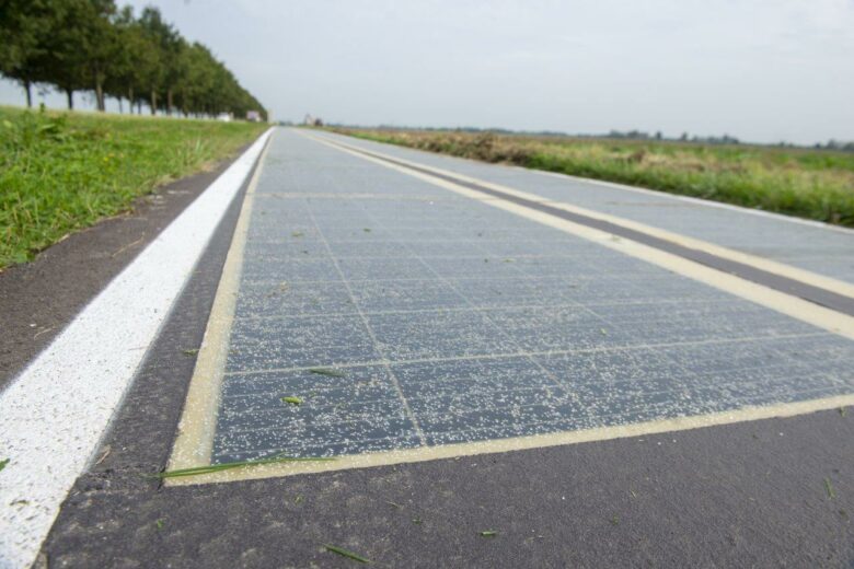 Le revêtement de cette piste cyclable est composé de cellules photovoltaïques.