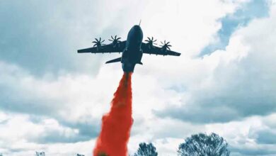 Un Airbus A400 modifié en avion anti-incendie réalise des tests en Espagne.