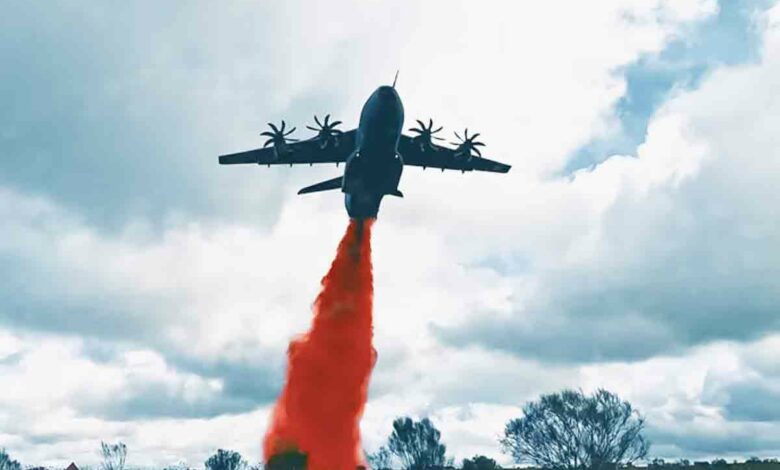 Un Airbus A400 modifié en avion anti-incendie réalise des tests en Espagne.
