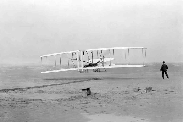 Premier vol motorisé des frères Wright le 17 décembre 1903 sur Flyer.