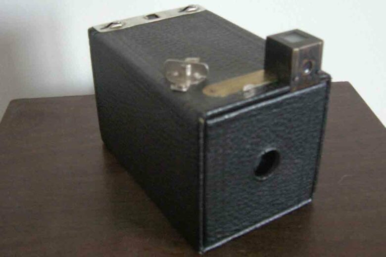 L'un des tout premier modèle de caméra, la Brownie fabriquée à partir de 1900.