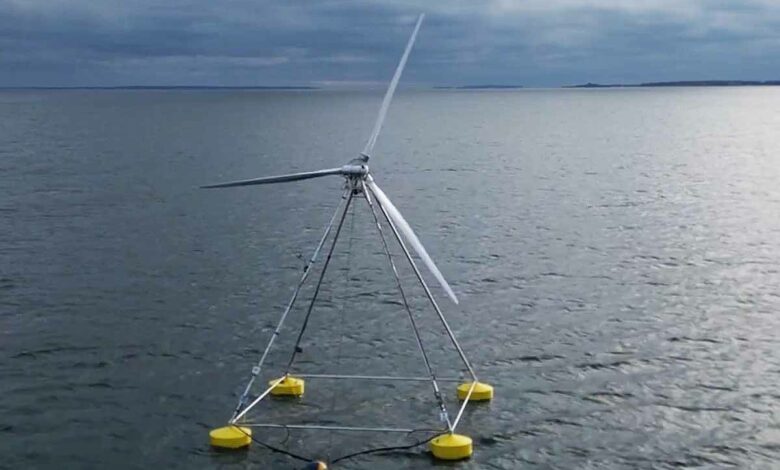 T-Omega Wind a mis en mer une éolienne de démonstration à l'échelle 1/16 dans Clarks Cove à New Bedford, MA, le lundi 4 décembre 2023. L'unité de démonstration fournira des données et des informations durant les 60 prochains jours.