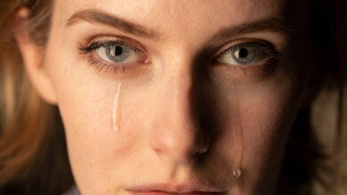 Selon une étude, les larmes des femmes réduiraient l'agressivité chez l'homme.